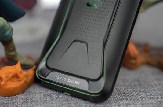 首款眾籌的驍龍870游戲手機！黑鯊4櫻舞粉登場！